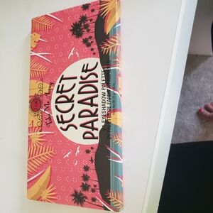 Secret Paradise Eyeshadow Palette